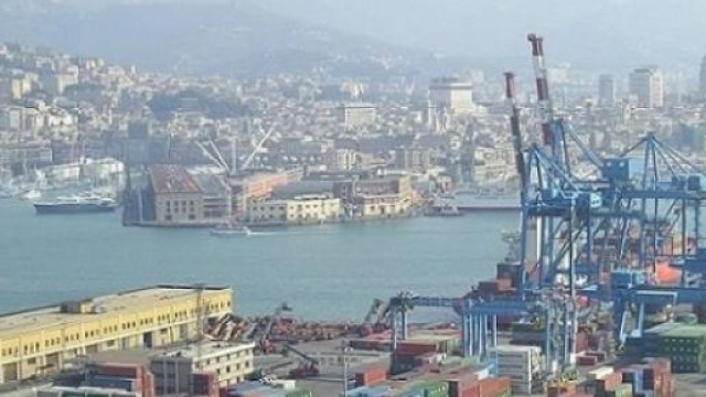 Veduta del porto di Genova.