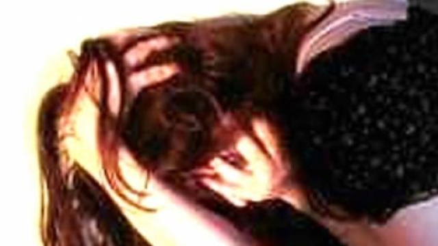 Dimenticarle equivale a picchiarle di nuovo.