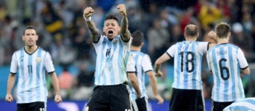 Marcos Rojo festejando. Para el "Tata" es titular