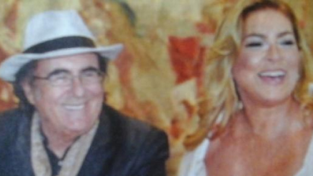 Albano e Romina sorridenti insieme 