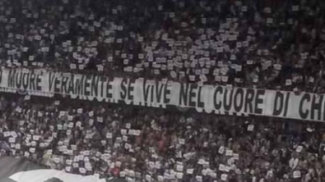 Striscioni dedicati nella partita Juventus-Napoli
