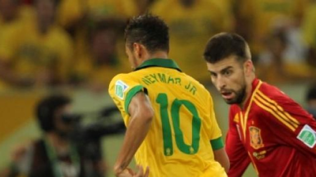 Neymar in azione con la maglia brasiliana.