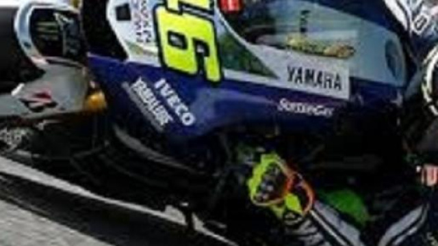 Valentino Rossi resta in testa alla classifica.