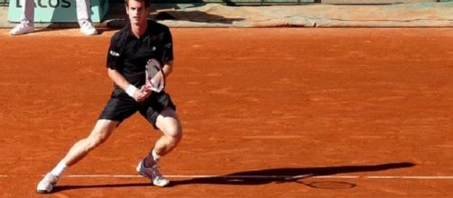 Confident Murray through to last sixteen
