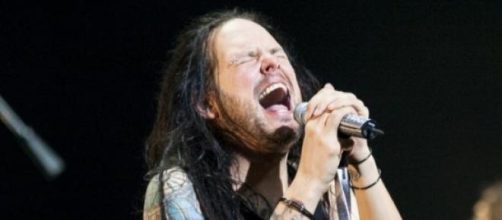 Jonathan Davis experimenta con la m&uacute;sica country