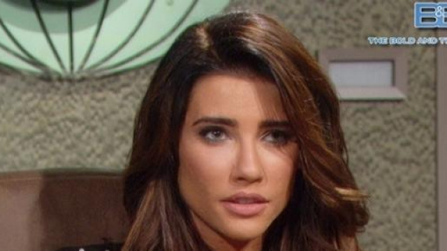 Steffy e Wyatt si baciano