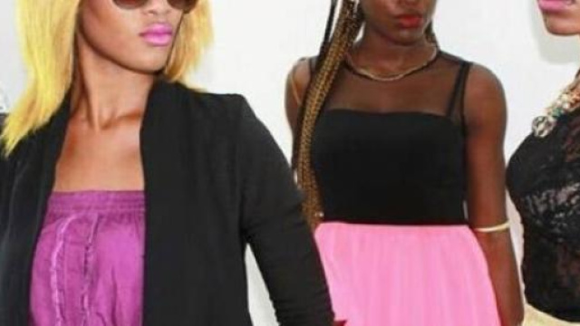 Des jeunes camerounaises l&eacute;g&egrave;rement habill&eacute;es.