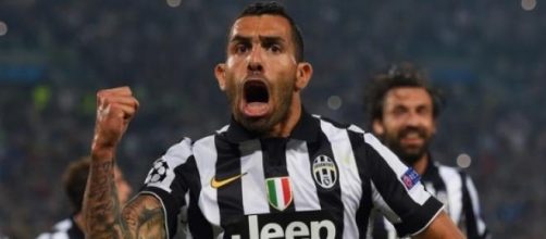 Tevez concreta de penal el 2-1 ante el Real Madrid