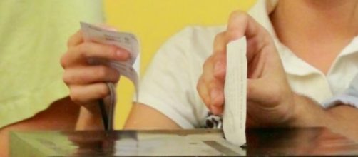 Voting begins at the UK polling stations