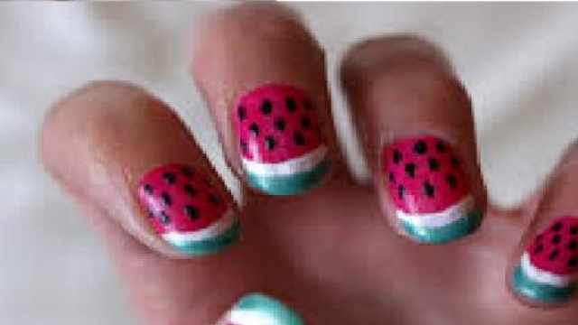 Tendenza originale sulle unghie: estate 2015