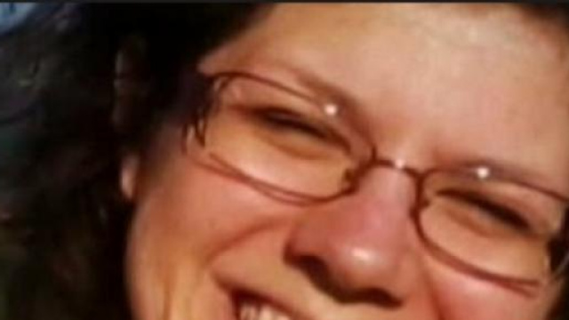 Un primo piano della donna