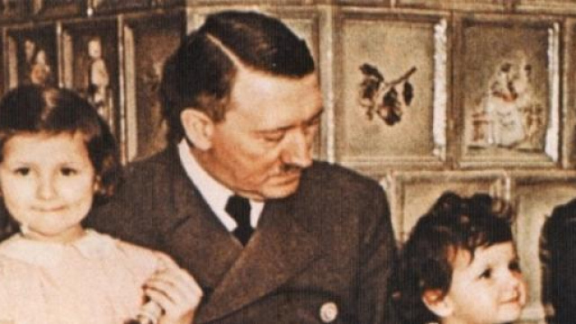 Una foto di Hitler e la sua famiglia