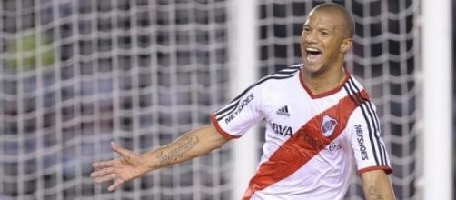 Carlos S&aacute;nchez festejando el 1 a 0 ante Boca