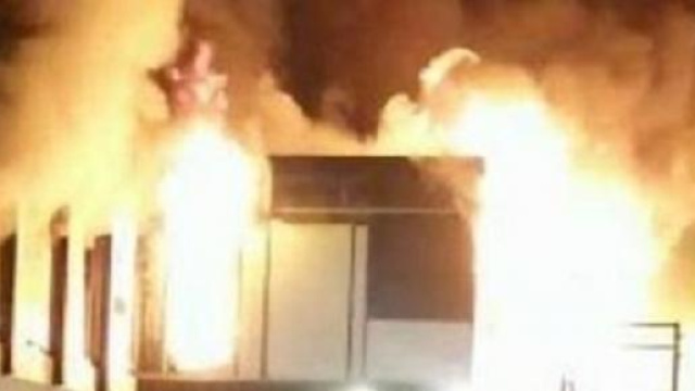 Aeroporto di Fiumicino tra le fiamme.
