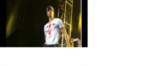 El cantante sufri&oacute; cortes con un drone en M&eacute;xico