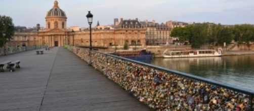 El Puente de las Artes luciendo sus candados