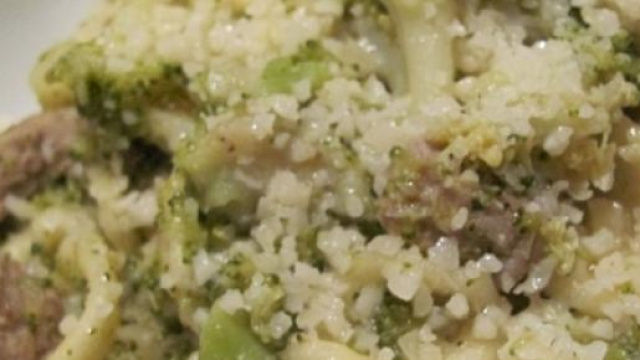 le orecchiette con broccoli e salsiccia.