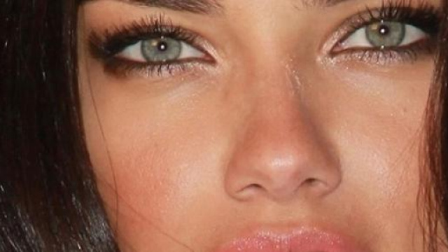 Trucco trasparente per brillare in vacanza