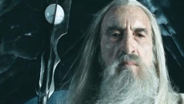 Christopher Lee nel ruolo di Saruman Il Bianco