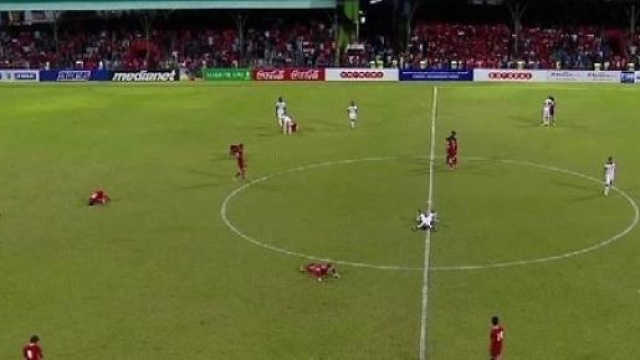 Maldive, in rosso, e Qatar, al fischio finale