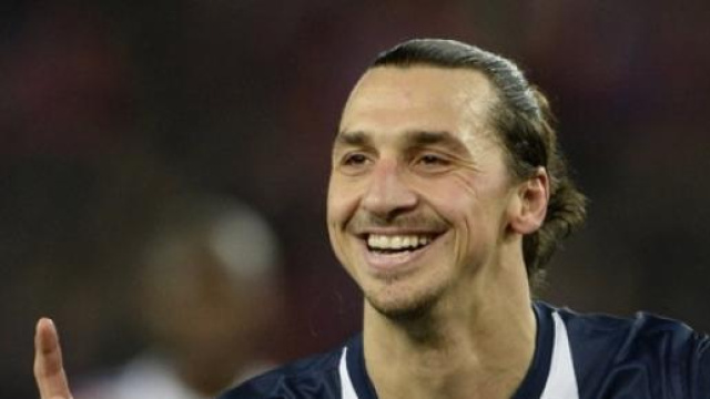 Ibra spegne l'entusiasmo dei tifosi rossoneri.