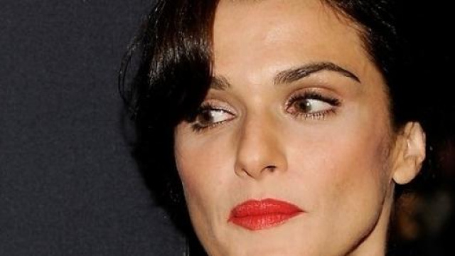 Rachel Weisz interpreta Leda, la figlia di Frank