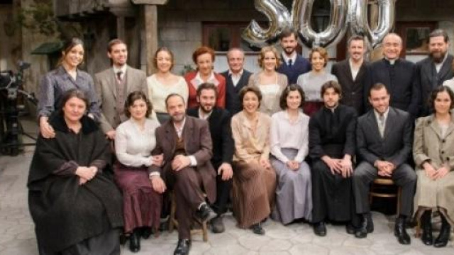 Una bella foto del cast al completo