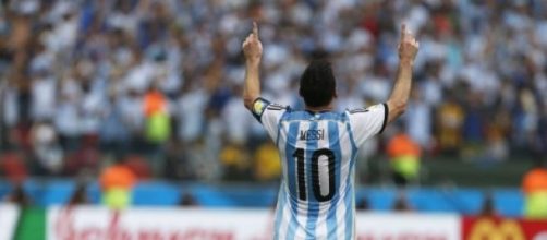 Messi reverenciando el cielo