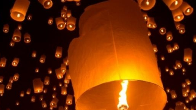 Il primo lancio delle lanterne luminose in Italia