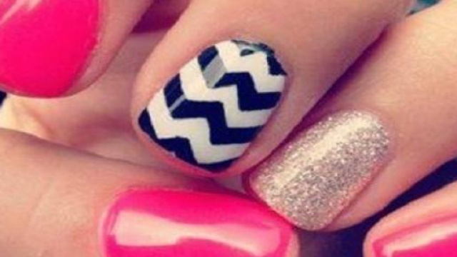 Manicure laccata e con decori