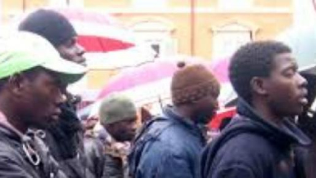 Migranti sgomberati a Ventimiglia.