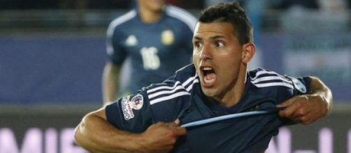 Sergio Ag&uuml;ero festejando el gol contra Uruguay.