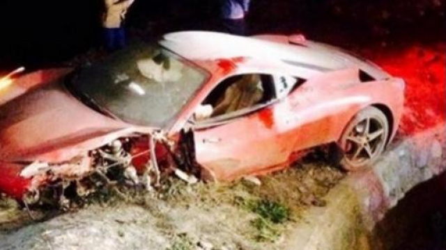 La Ferrari di Arturo Vidal dopo l'incidente