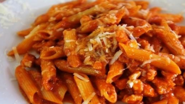 Penne rigate con pollo e funghi