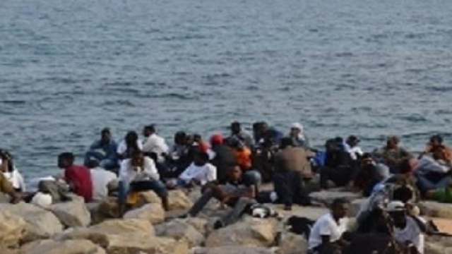 profughi che sperano di superare i confini