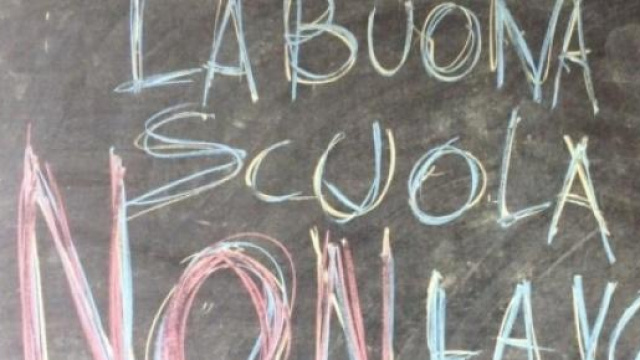 Scuola, Renzi e la riforma 'rimandata' a settembre