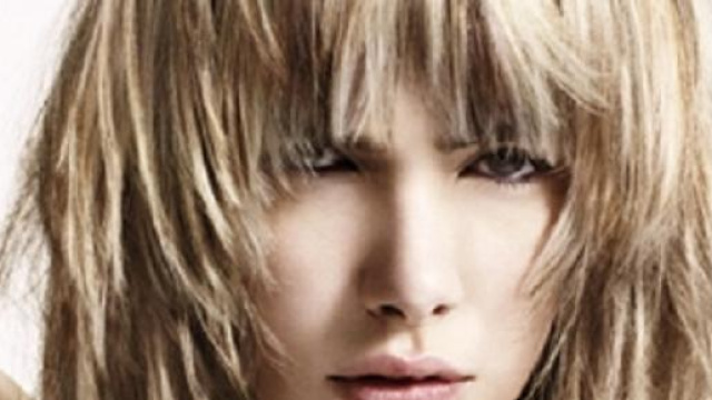 Taglio dalla forma astratta e destrutturata 