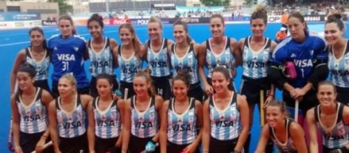 Las Leonas en los momentos previos del partido