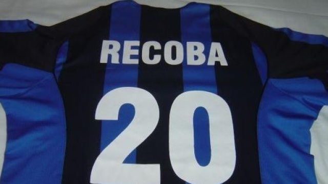 Alvaro Recoba si ritira dal calcio.