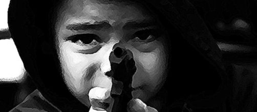 Los ni&ntilde;os juegan a ser adultos