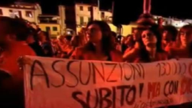 La delegazione di insegnanti a Piazza Annigoni