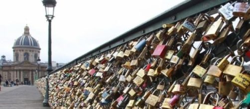 Paris is going to remove the &ldquo;love locks&rdquo;