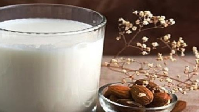 Latte di mandorla fatto in casa