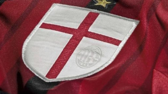 Il Milan cerca rinforzi per la linea difensiva. 