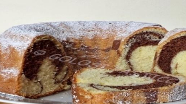 Ciambellone variegato al cioccolato