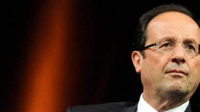 Hollande non concede nulla sui migranti