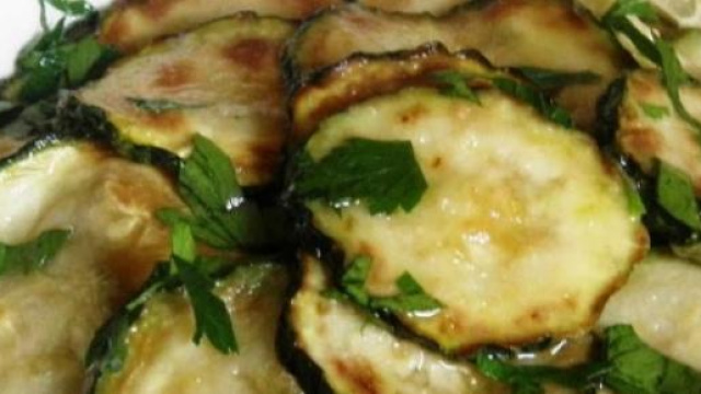 Le zucchine marinate con aggiunta di yogurt