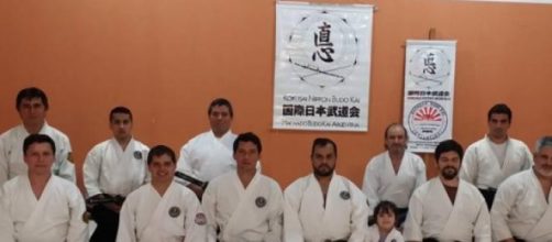 Javier Machado junto a un grupo de alumnos