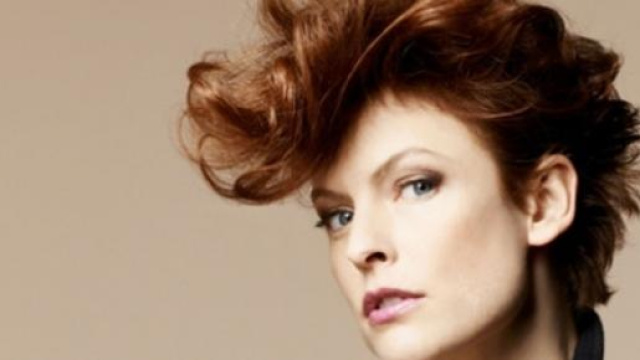 Moda tagli capelli estate 2015: ciuffi e rasature