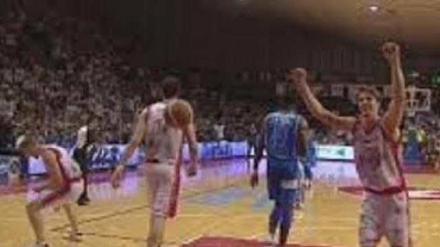 Reggio esulta per il 3-2 su Sassari nella serie